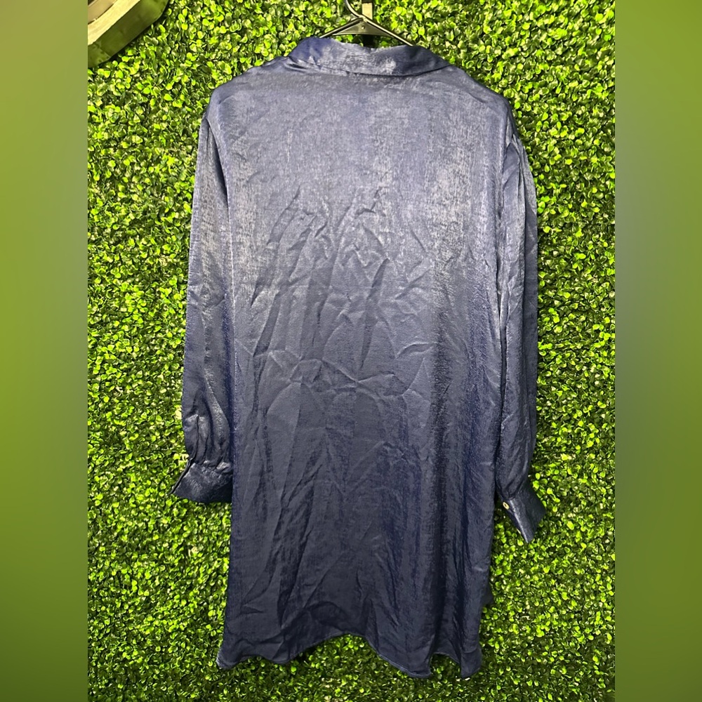 Button up - Picture 2 of 2